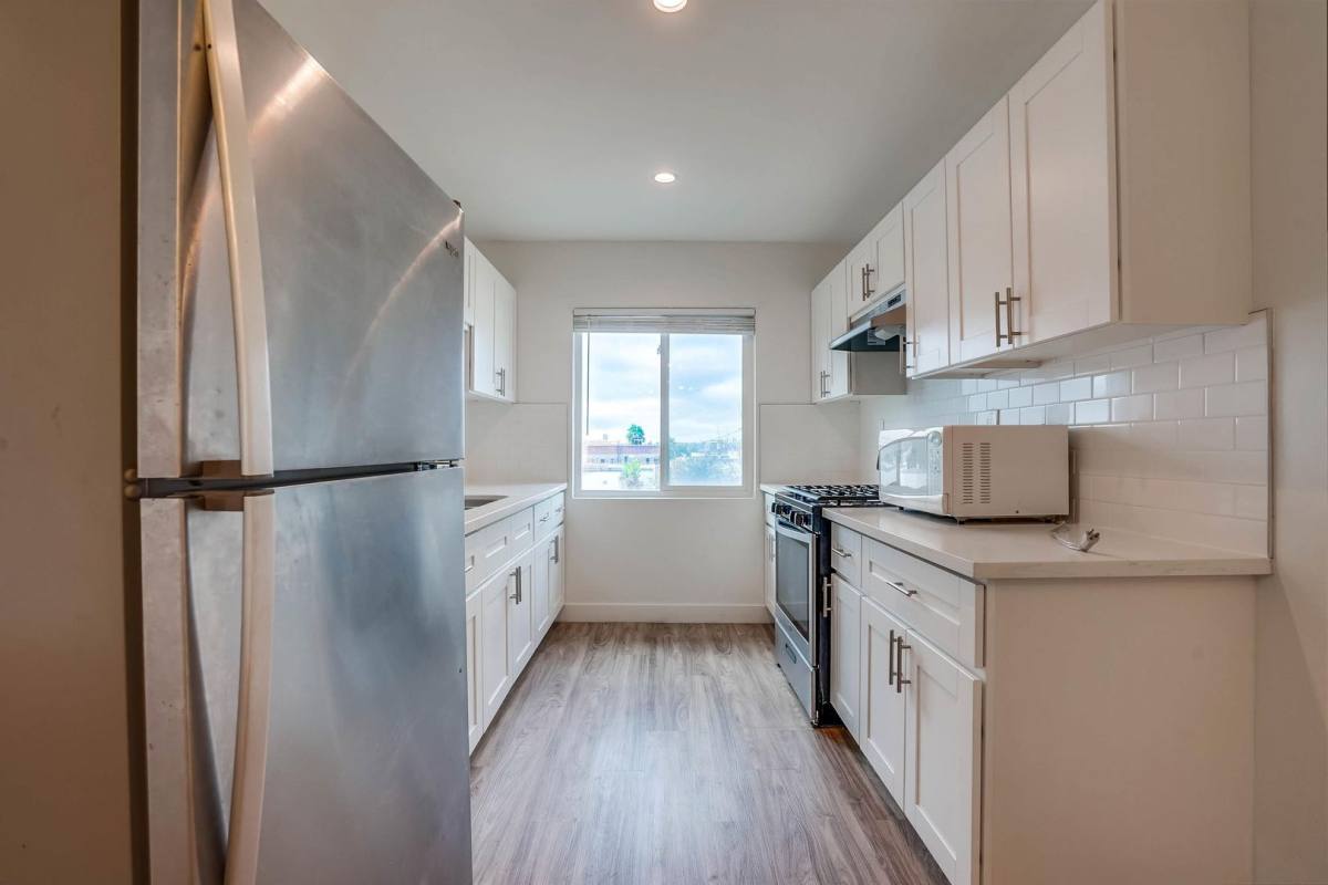 Apartment for rent at 4037 W 28th St, Los Angeles, CA 90018