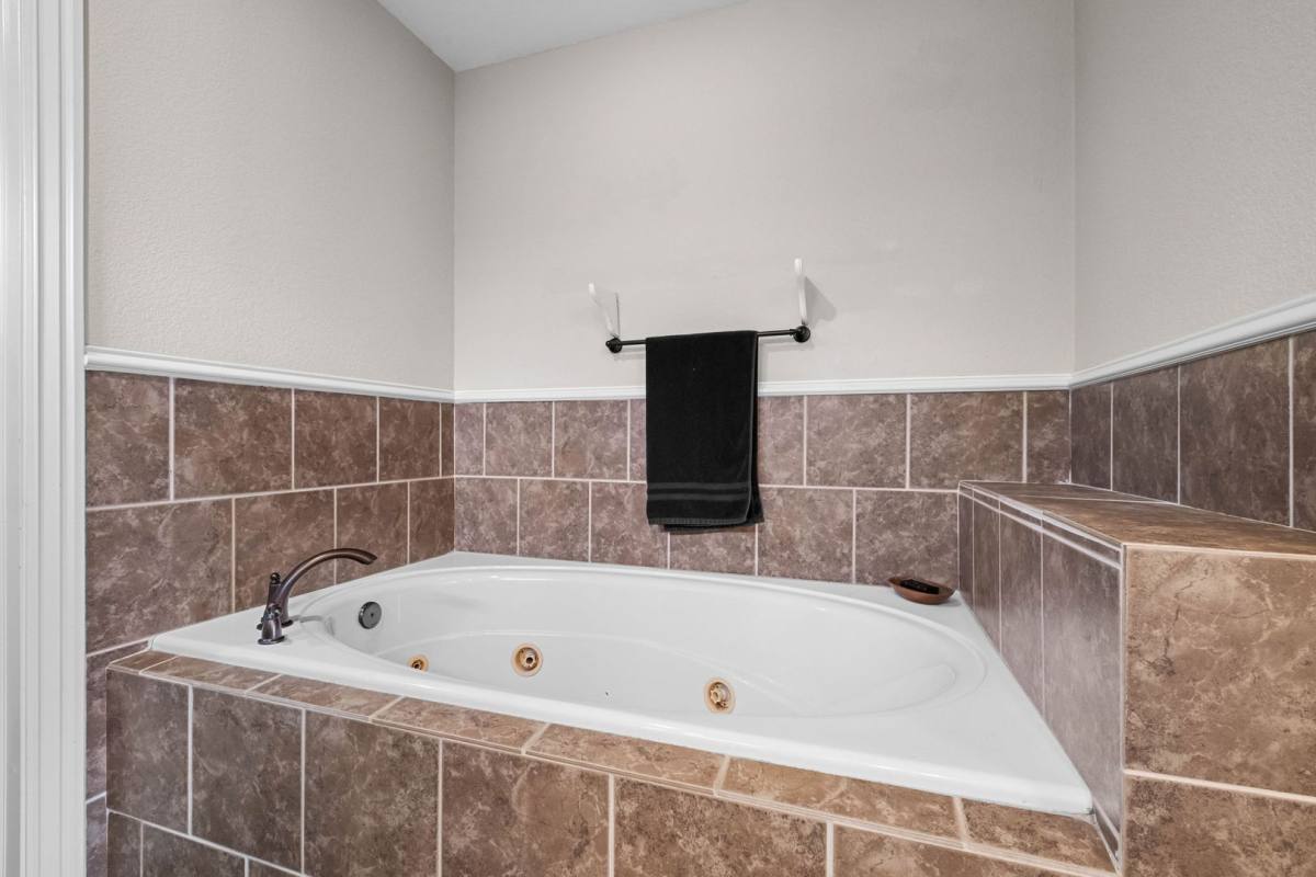 House for rent at 563 N Tennyson Lane, Fayetteville, AR 72704