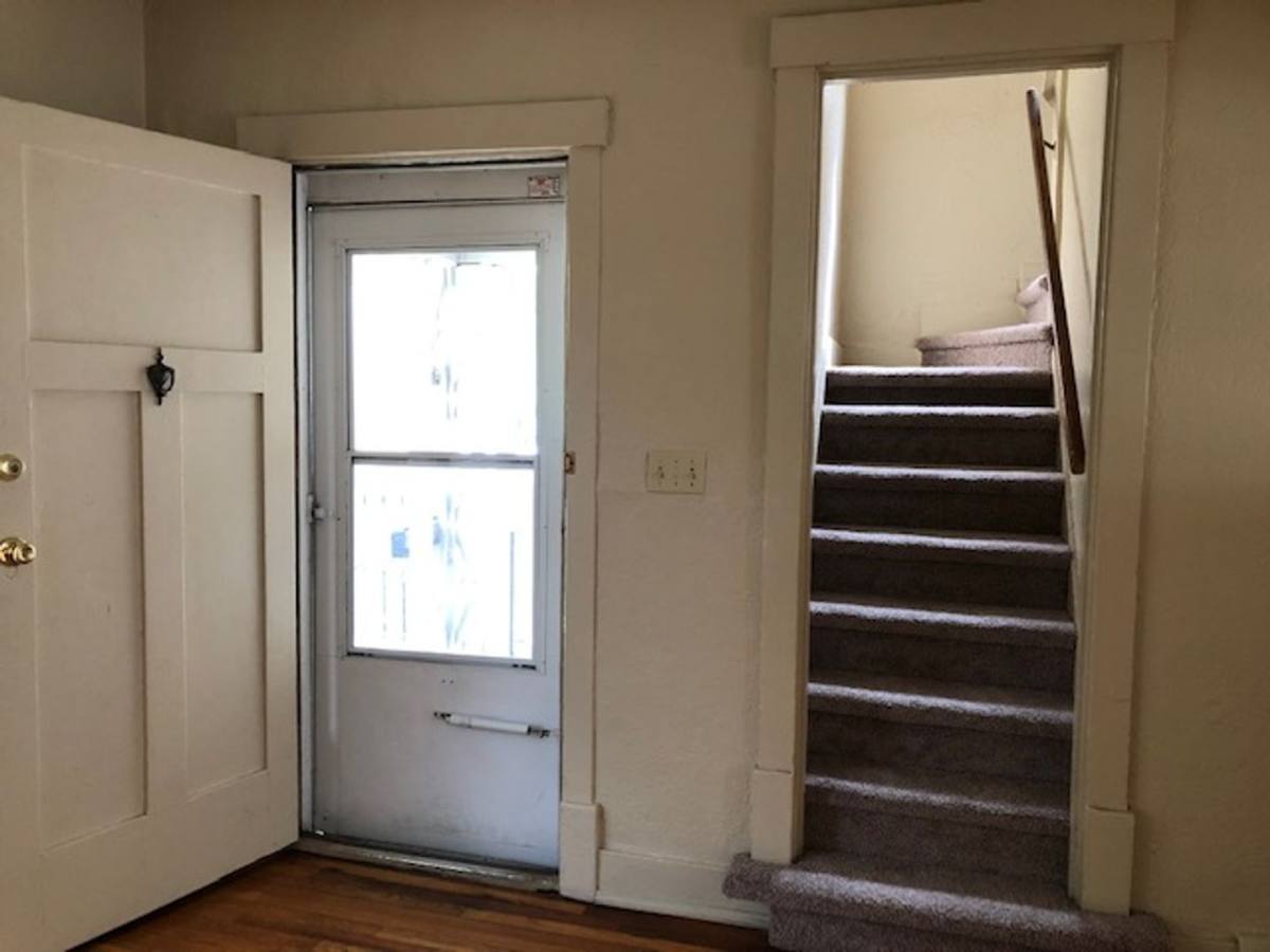 Apartment for rent at 861 865 S, Lincoln, NE 68510