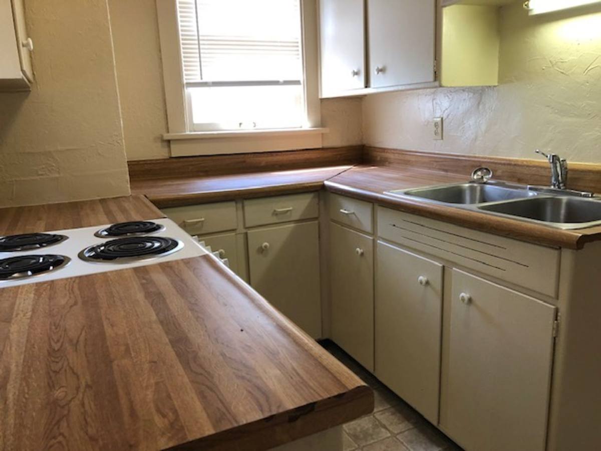 Apartment for rent at 861 865 S, Lincoln, NE 68510