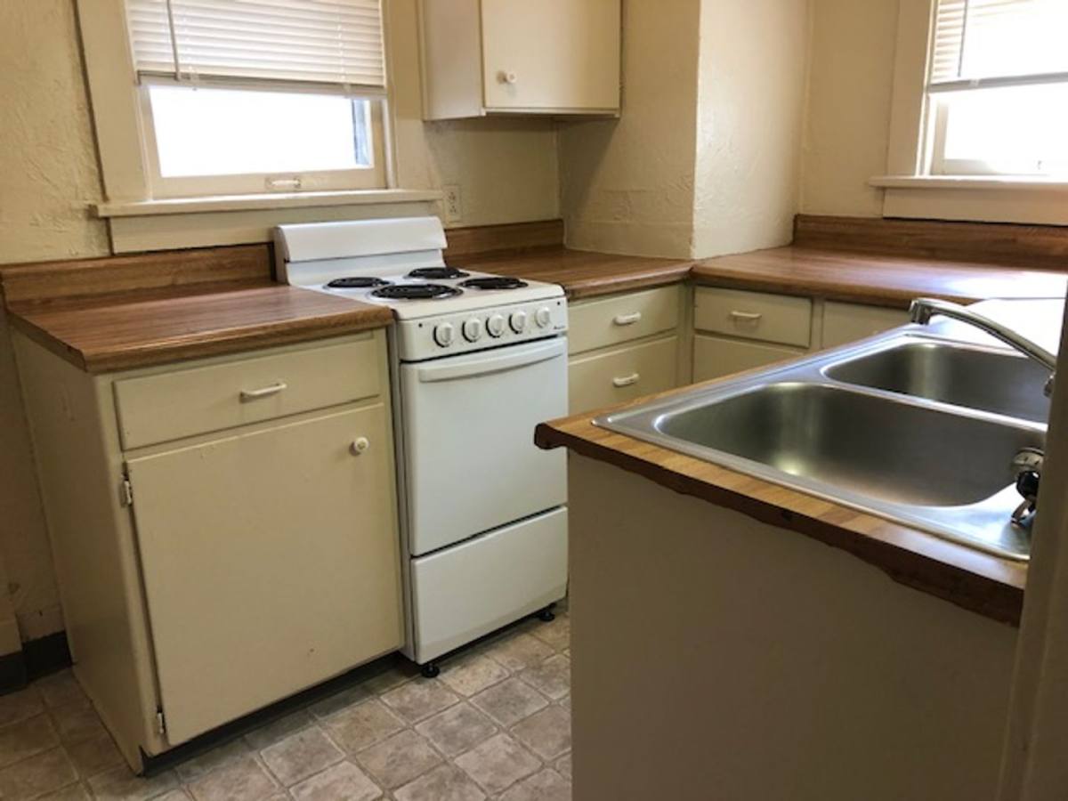 Apartment for rent at 861 865 S, Lincoln, NE 68510