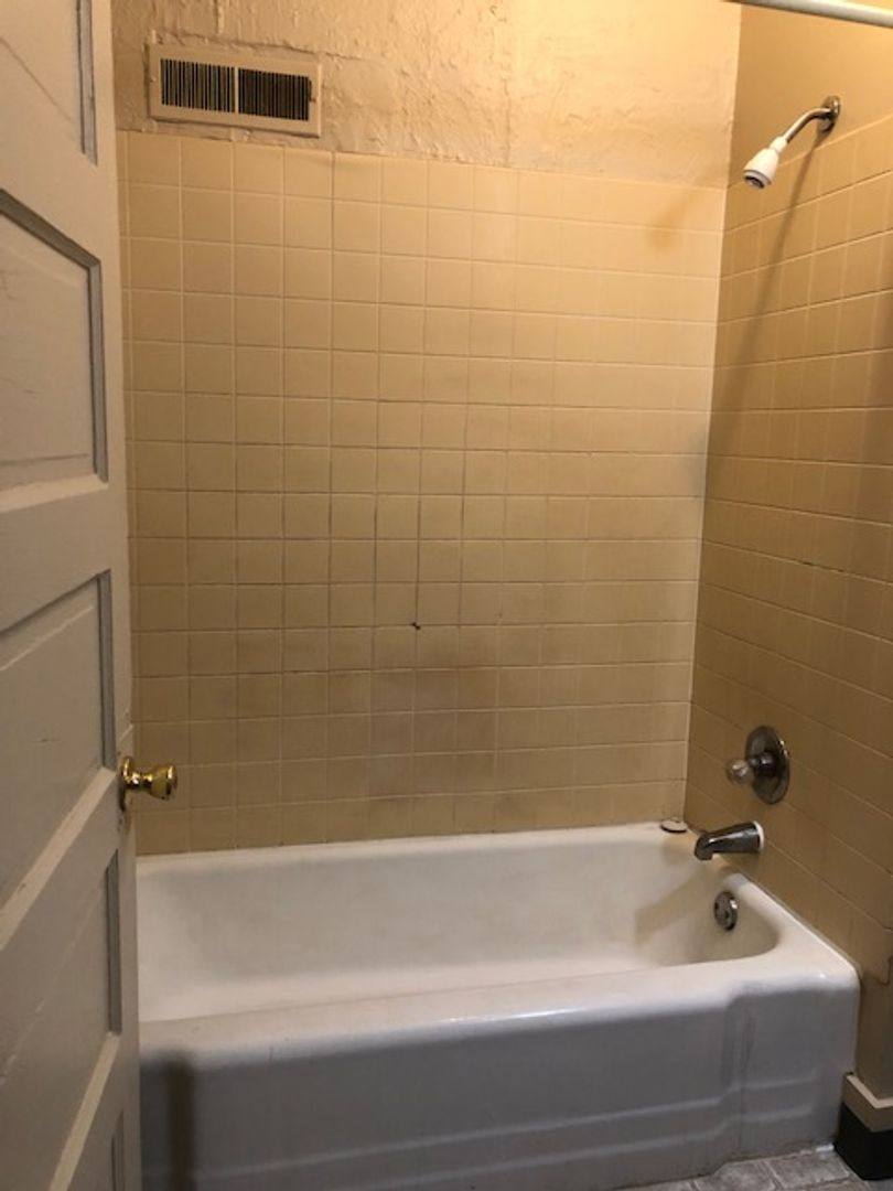 Apartment for rent at 861 865 S, Lincoln, NE 68510