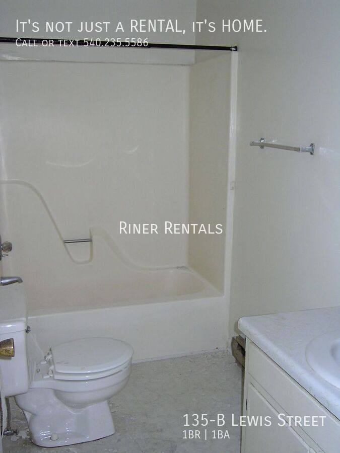 House for rent at 135-B Lewis St, Harrisonburg, VA 22801