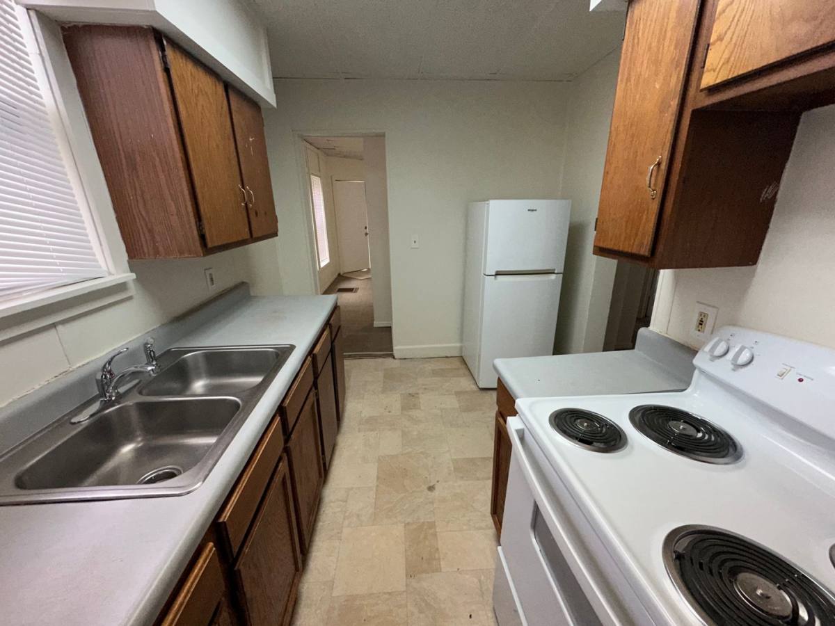 Apartment for rent at 909 W Taylor, Bloomington, IL 61701