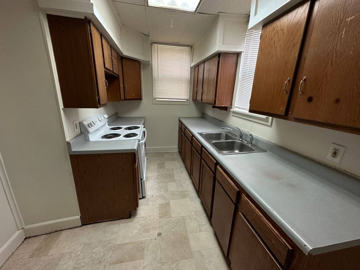 Apartment for rent at 909 W Taylor, Bloomington, IL 61701