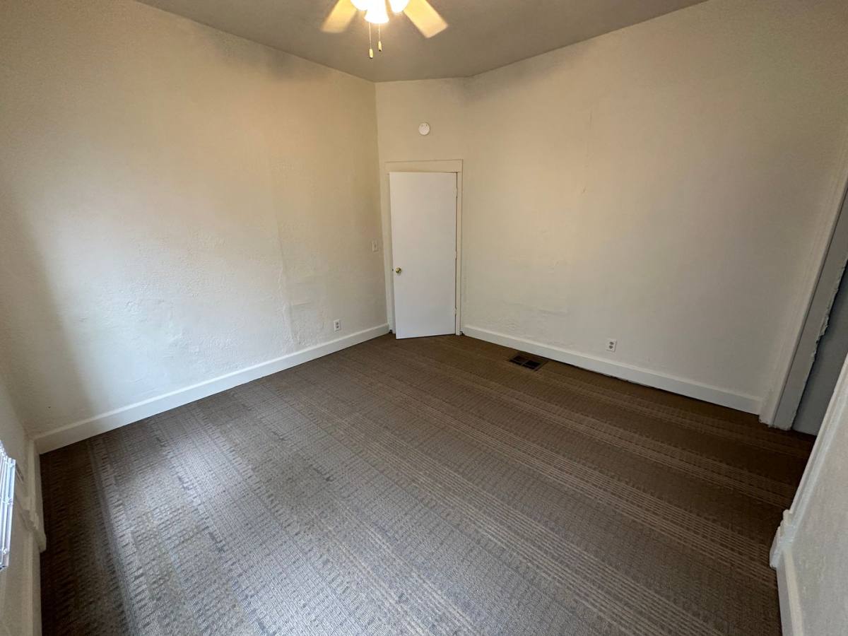 Apartment for rent at 909 W Taylor, Bloomington, IL 61701