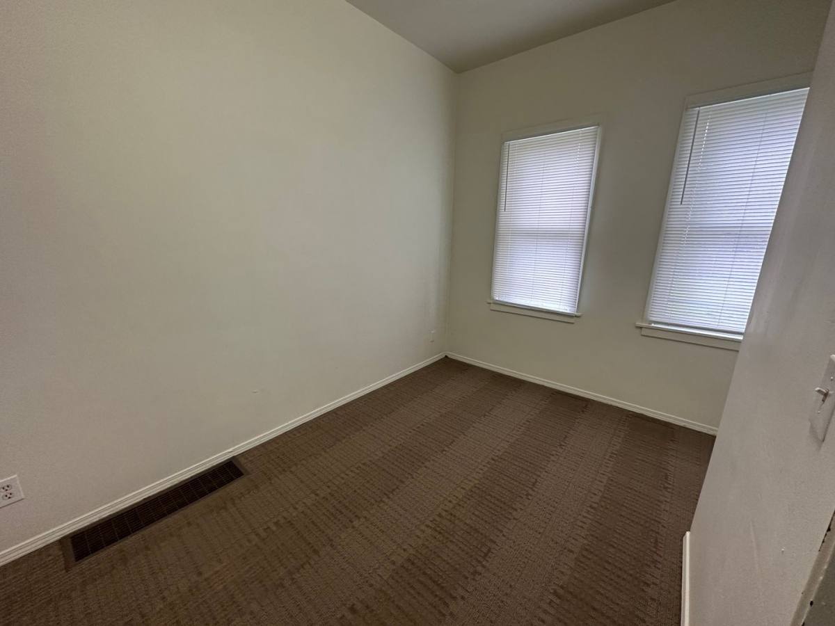 Apartment for rent at 909 W Taylor, Bloomington, IL 61701