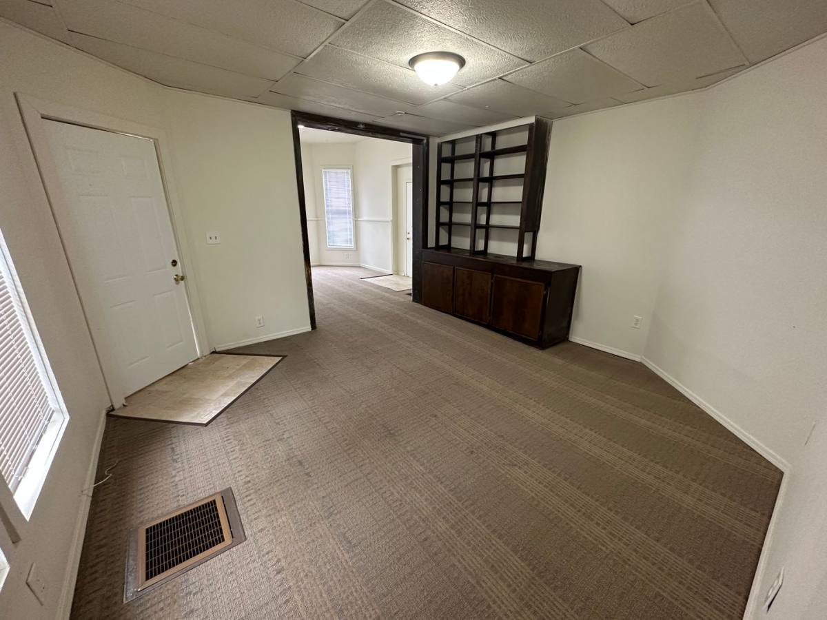 Apartment for rent at 909 W Taylor, Bloomington, IL 61701