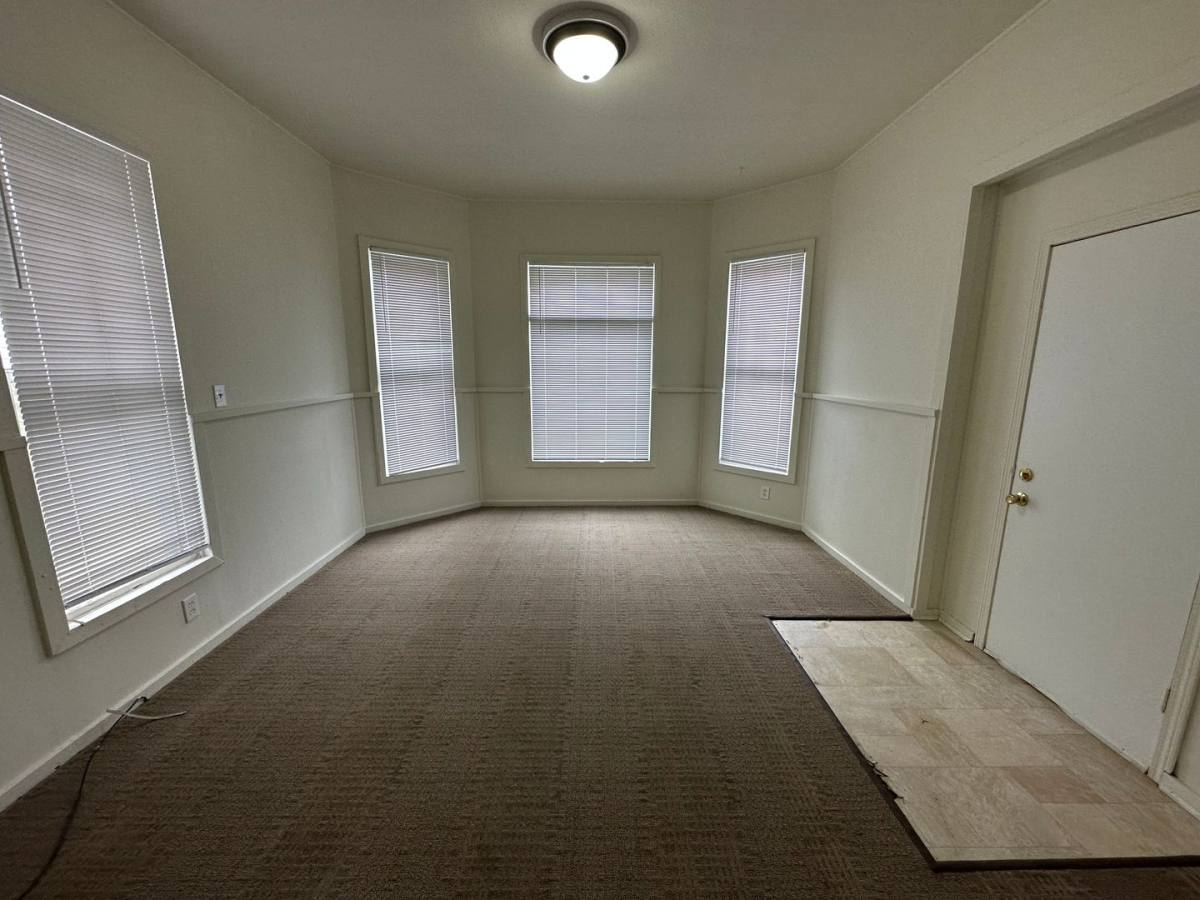 Apartment for rent at 909 W Taylor, Bloomington, IL 61701