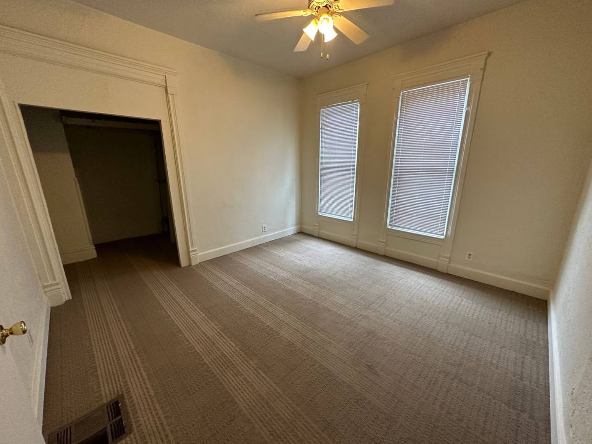Apartment for rent at 909 W Taylor, Bloomington, IL 61701