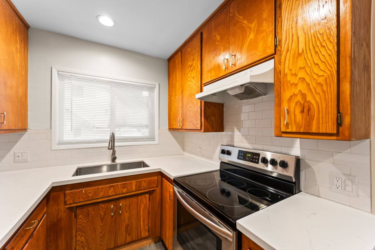 Apartment for rent at 14525 Albers St, Van Nuys, CA 91411