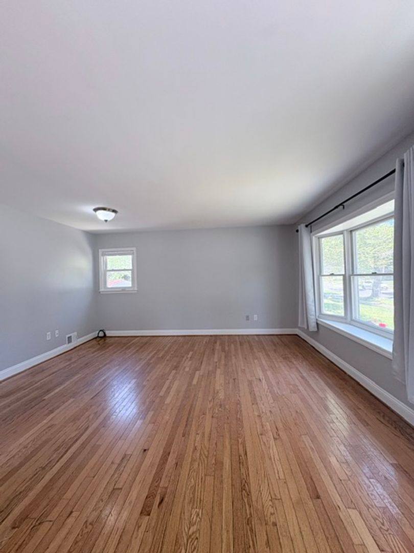 House for rent at 900 Neal Dr, Rockville, MD 20850