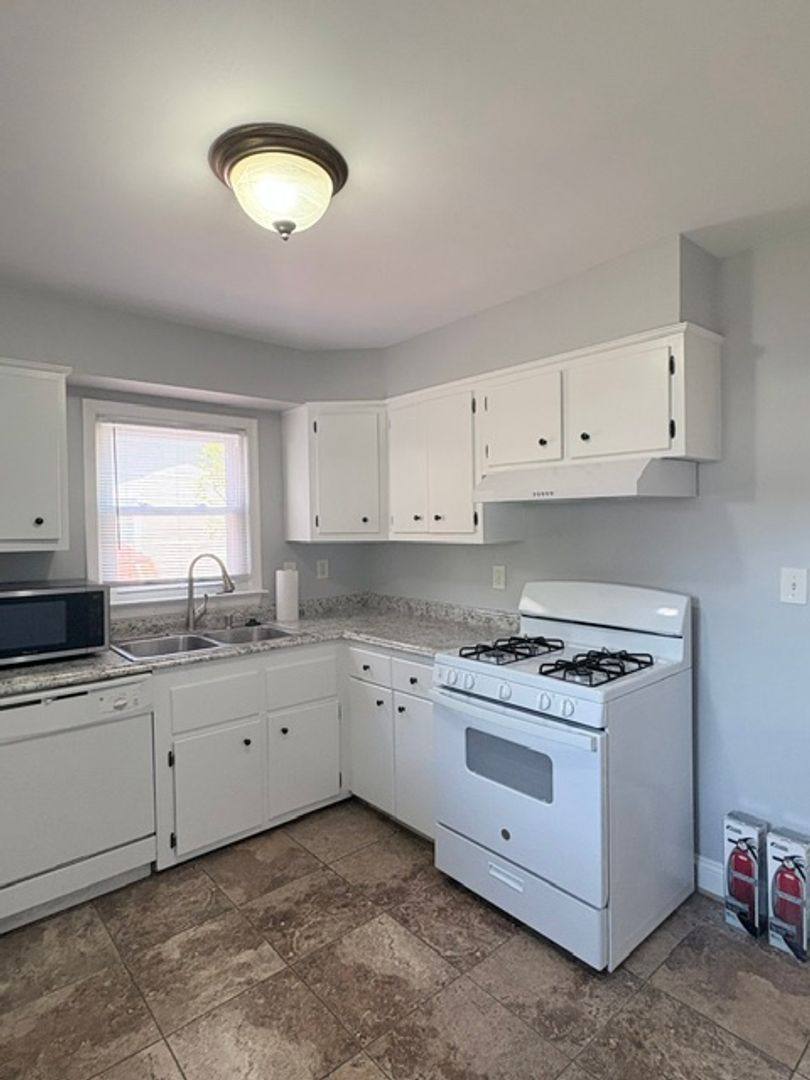 House for rent at 900 Neal Dr, Rockville, MD 20850