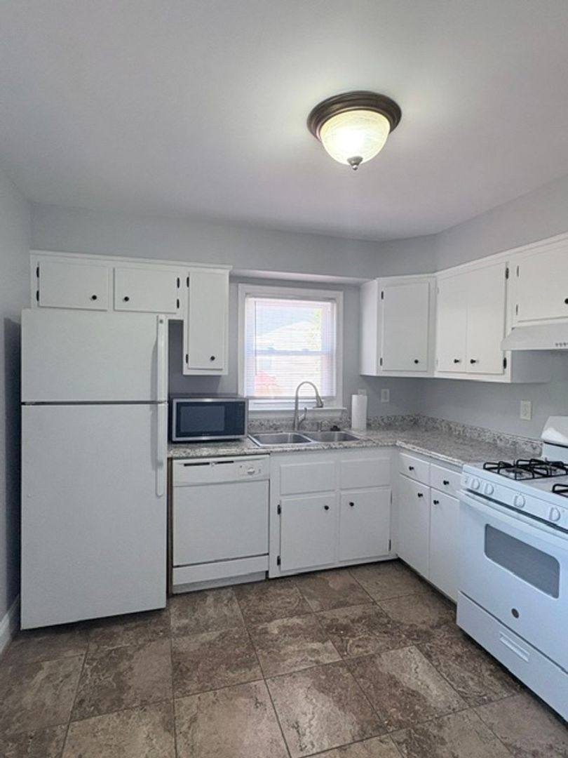 House for rent at 900 Neal Dr, Rockville, MD 20850