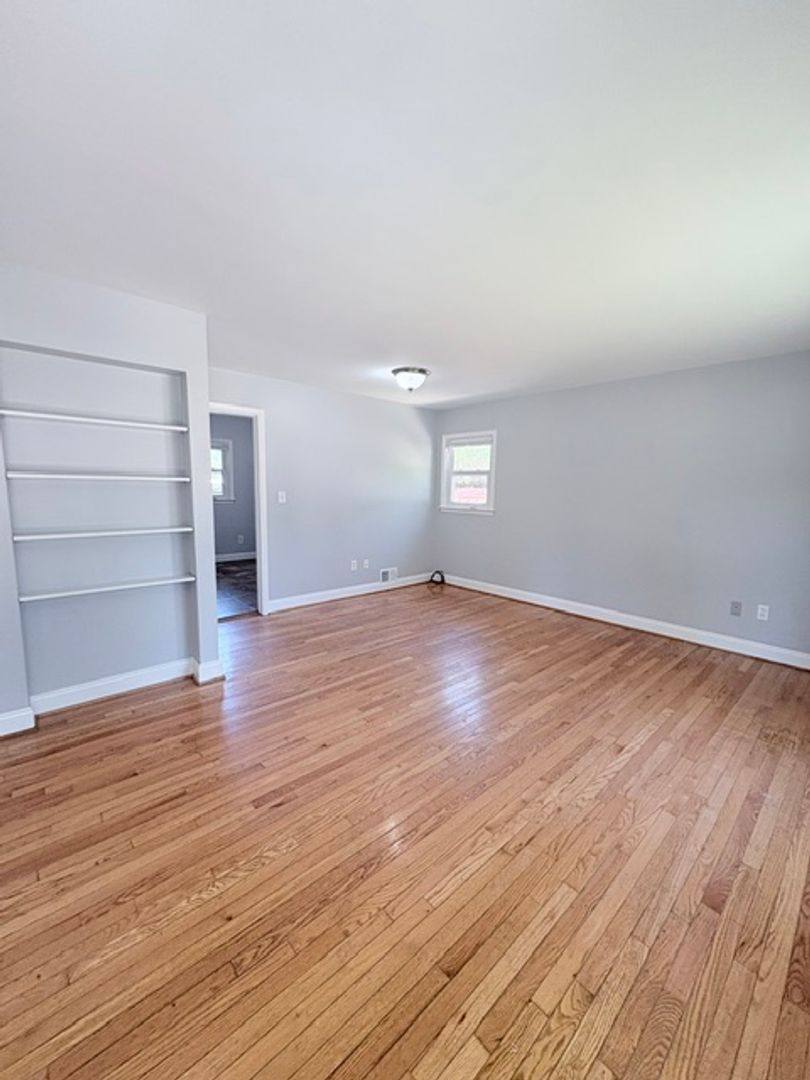 House for rent at 900 Neal Dr, Rockville, MD 20850