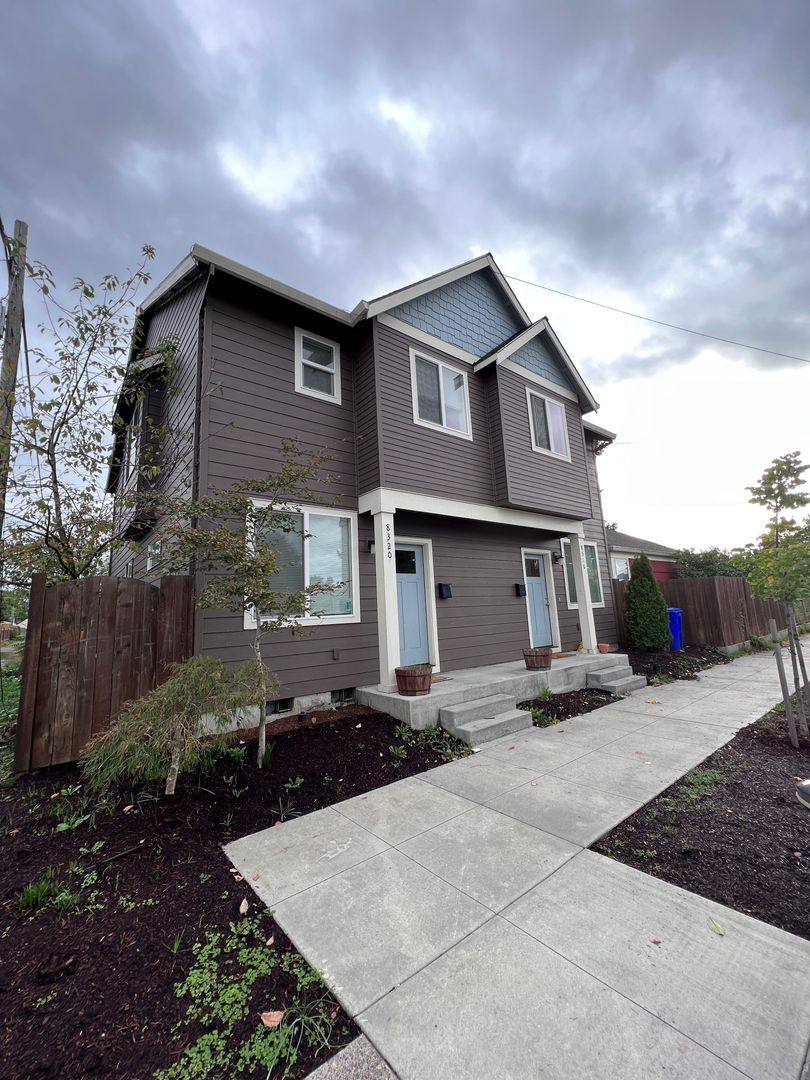 Townhouse for rent at 8316 SE Ramona St, Portland, OR 97206