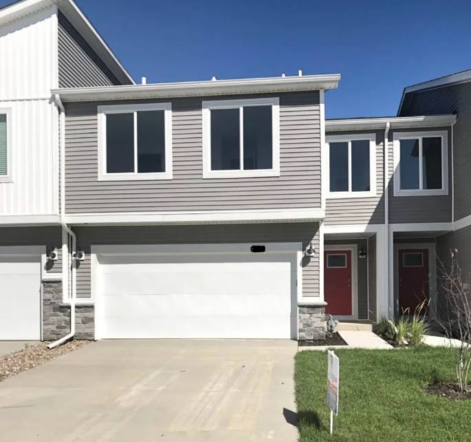 Townhouse for rent at 869 NE Traverse Dr #1, Waukee, IA 50263