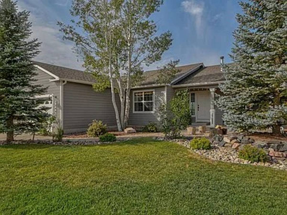 House for rent at 15692 Paiute Circle, Monument, CO 80132