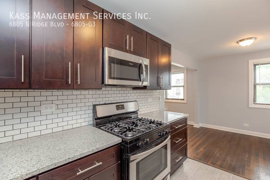 Apartment for rent at 6805 N Ridge Blvd #G3, Chicago, IL 60645