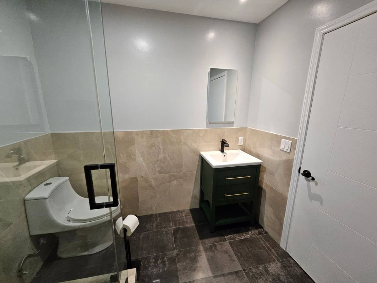 House for rent at 1417 N Evergreen St, Burbank, CA 91505