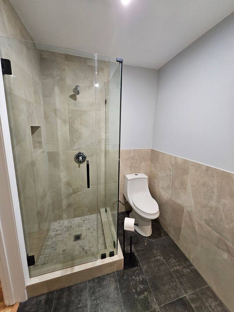 House for rent at 1417 N Evergreen St, Burbank, CA 91505