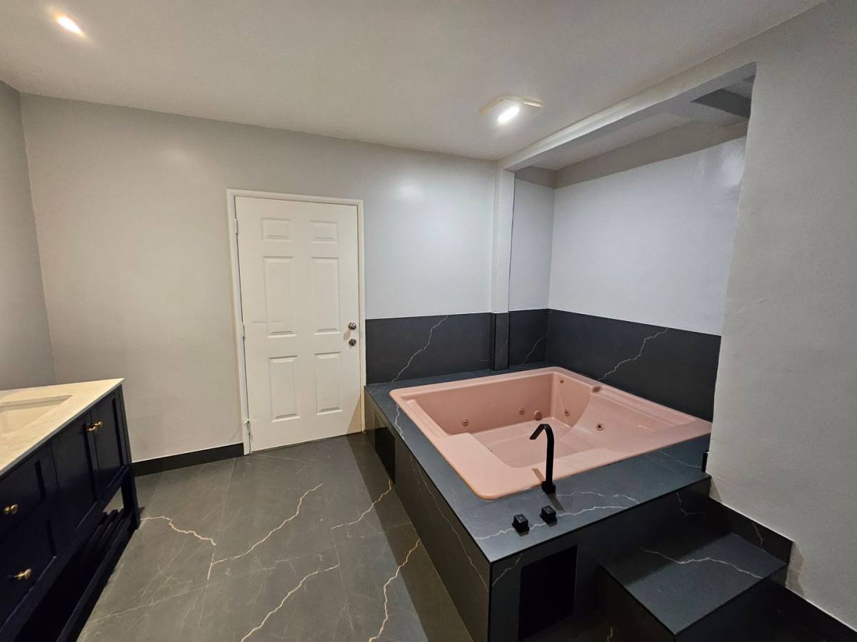 House for rent at 1417 N Evergreen St, Burbank, CA 91505