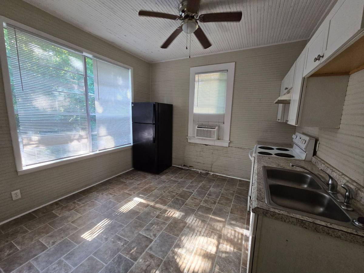 Apartment for rent at 2300-2302 Plum St, Montgomery, AL 36107