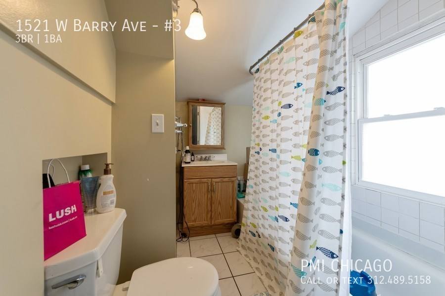 Apartment for rent at 1521 W Barry Ave #3, Chicago, IL 60657