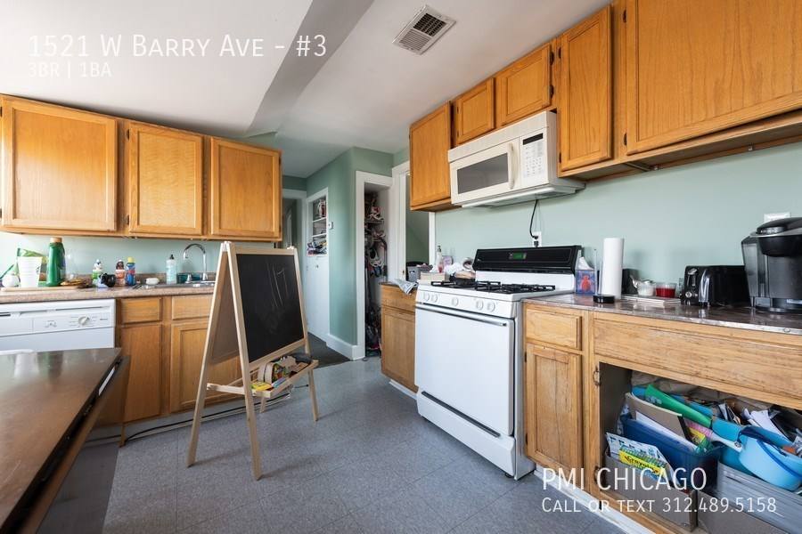 Apartment for rent at 1521 W Barry Ave #3, Chicago, IL 60657
