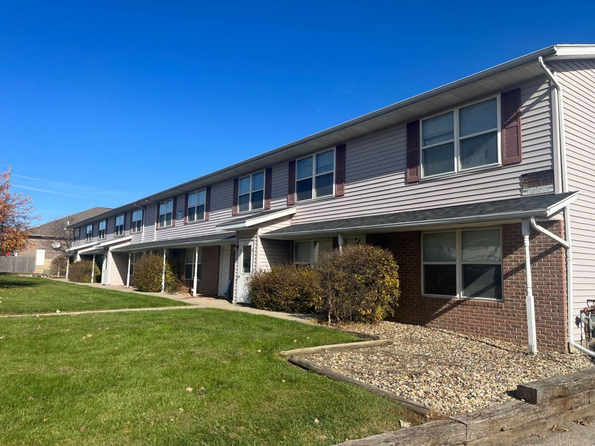 Apartment for rent at 1606 Northbrook, Normal, IL 61761