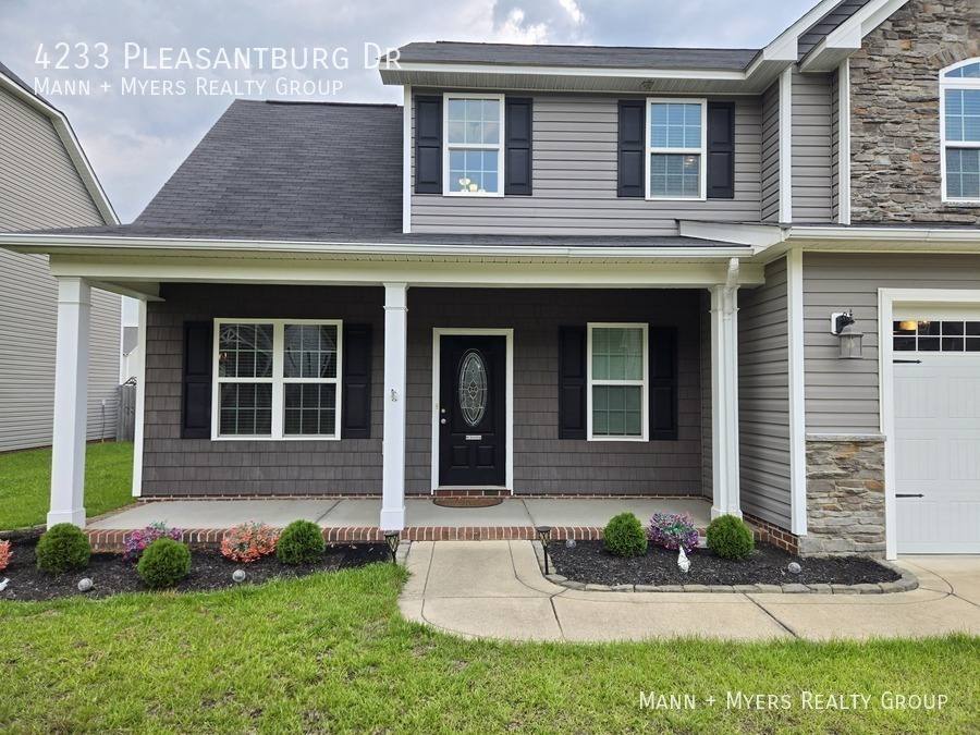 House for rent at 4233 Pleasantburg Dr, Fayetteville, NC 28312