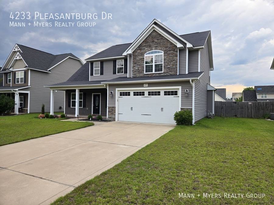 House for rent at 4233 Pleasantburg Dr, Fayetteville, NC 28312