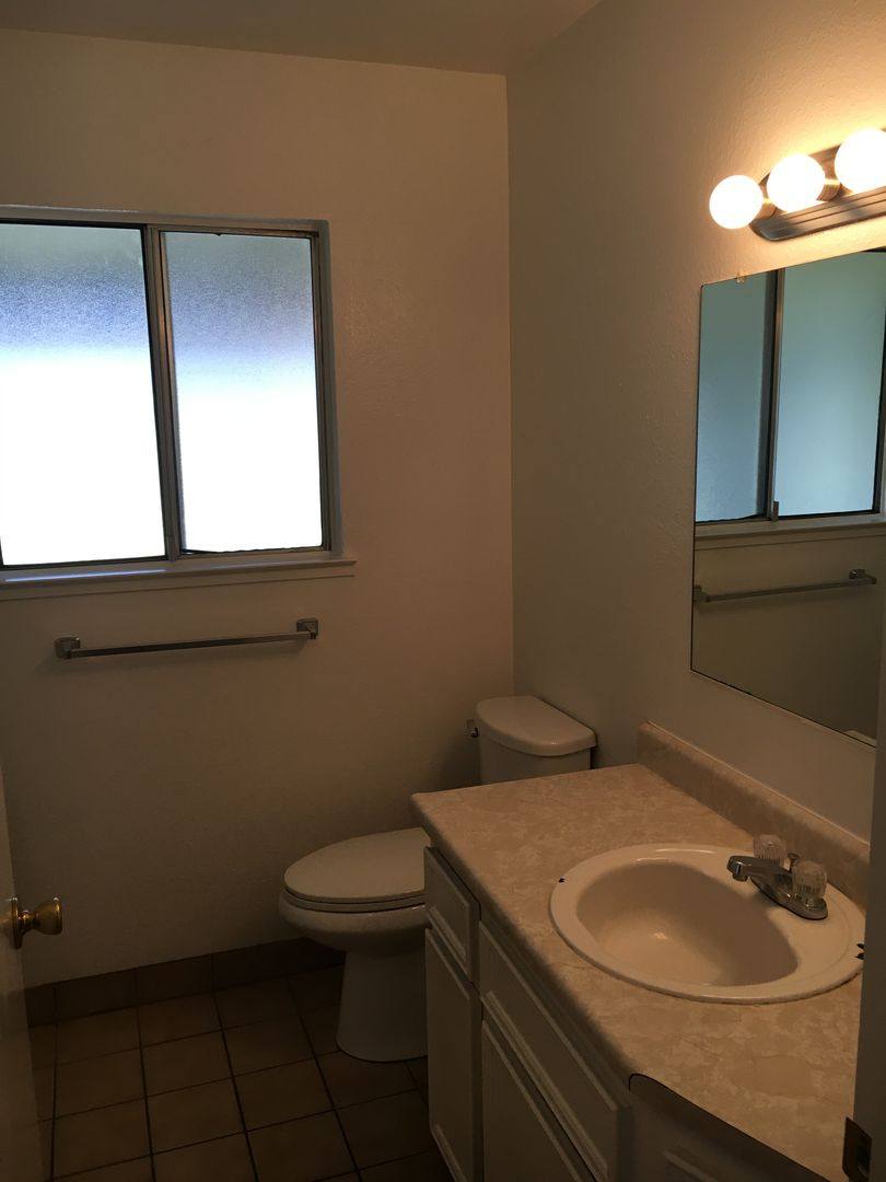 House for rent at 952 Mango Dr, Modesto, CA 95356
