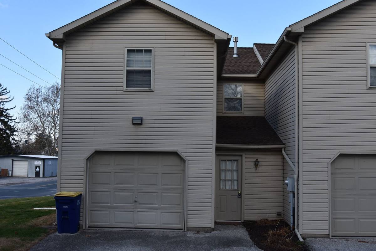 Townhouse for rent at 11 N Fifth St, Mount Wolf, PA 17347