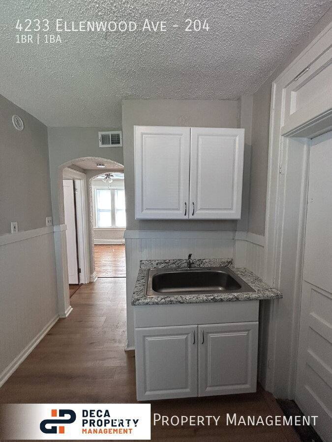 Apartment for rent at 4233 Ellenwood Ave #204, Saint Louis, MO 63116