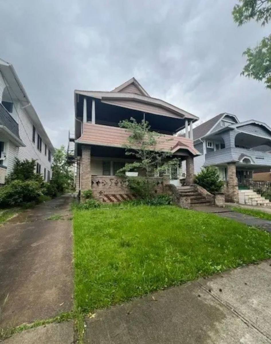Apartment for rent at 3661 E 151st St, Cleveland, OH 44120