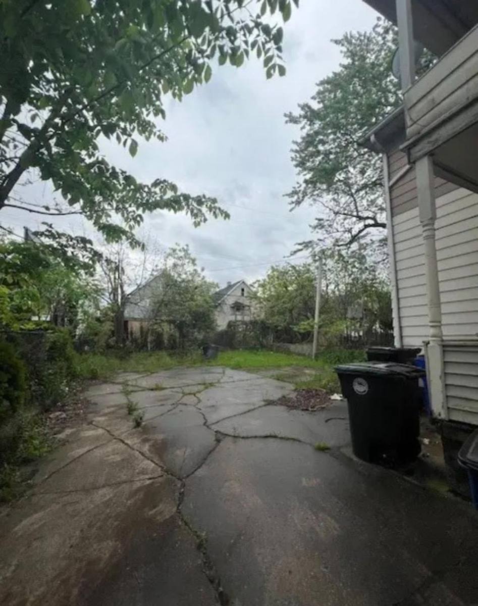 Apartment for rent at 3661 E 151st St, Cleveland, OH 44120