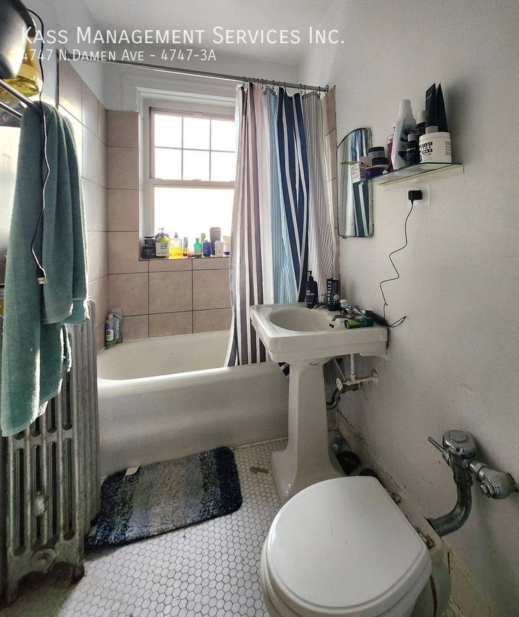 Apartment for rent at 4747 N Damen Ave #3A, Chicago, IL 60625