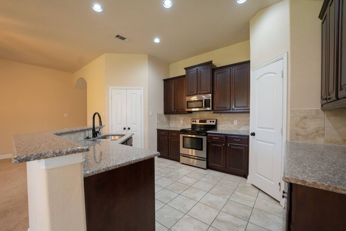 House for rent at 312 Hawthorn Dr, Rockwall, TX 75087