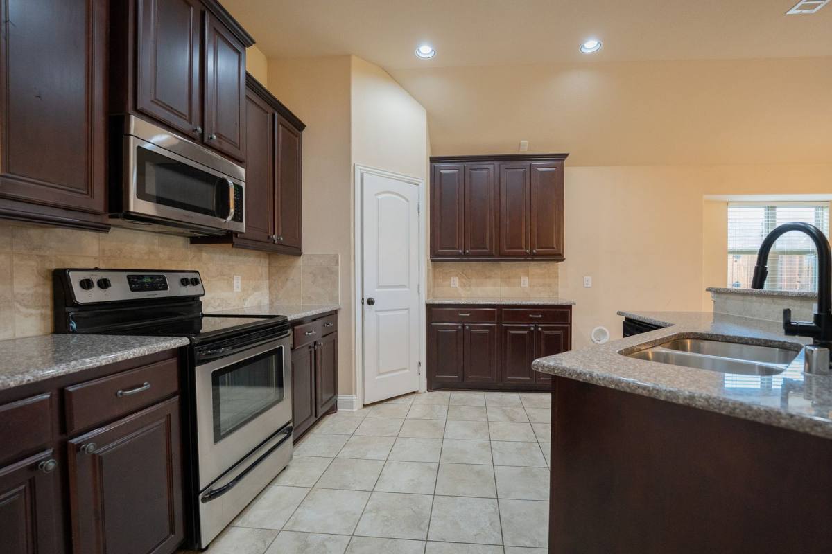 House for rent at 312 Hawthorn Dr, Rockwall, TX 75087