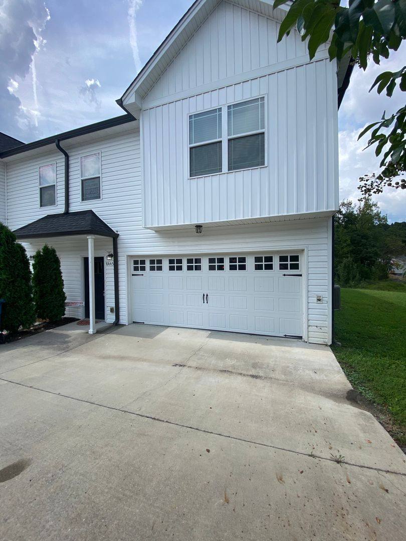 Townhouse for rent at 8445 Brookmoor Lane, Ooltewah, TN 37363