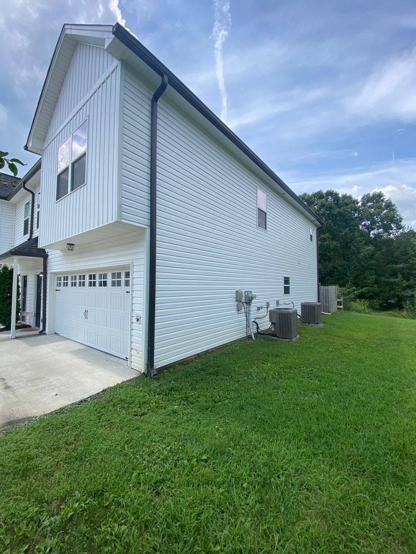 Townhouse for rent at 8445 Brookmoor Lane, Ooltewah, TN 37363