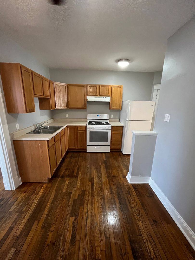 Apartment for rent at 5000 Lindenwood, Saint Louis, MO 63109