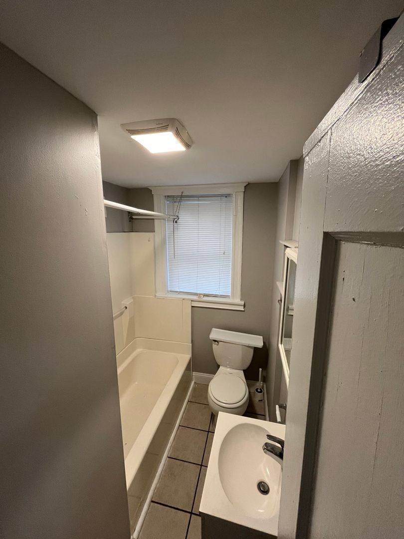Apartment for rent at 5000 Lindenwood, Saint Louis, MO 63109
