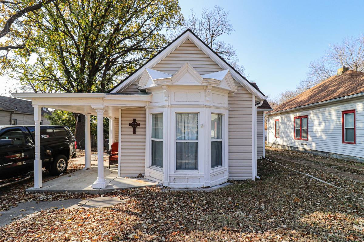 House for rent at 311 Harrison St, Newton, KS 67114