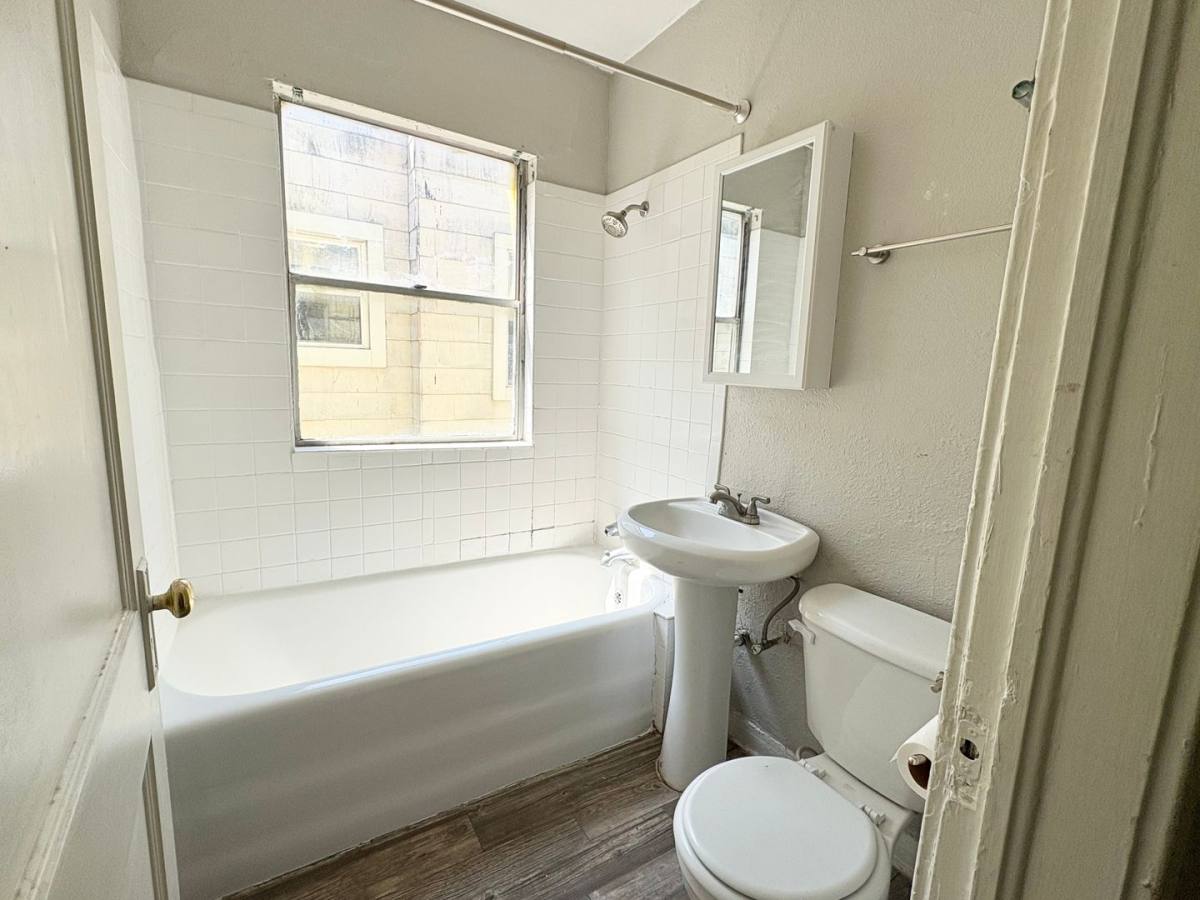 Apartment for rent at 201 W 38th St, Kansas City, MO 64111