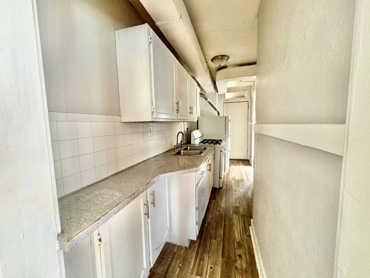Apartment for rent at 201 W 38th St, Kansas City, MO 64111