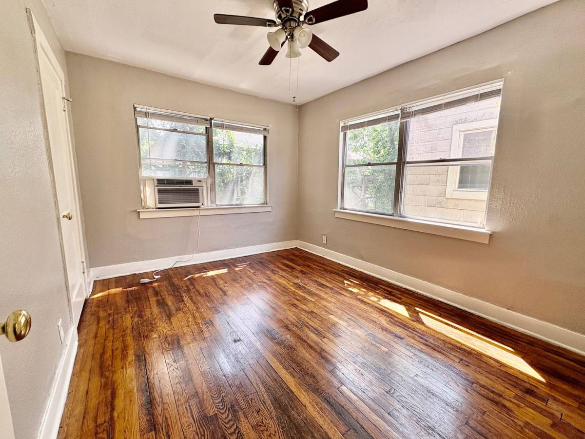 Apartment for rent at 201 W 38th St, Kansas City, MO 64111