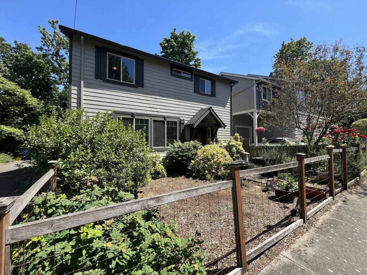 House for rent at 9304 N Macrum Ave, Portland, OR 97203