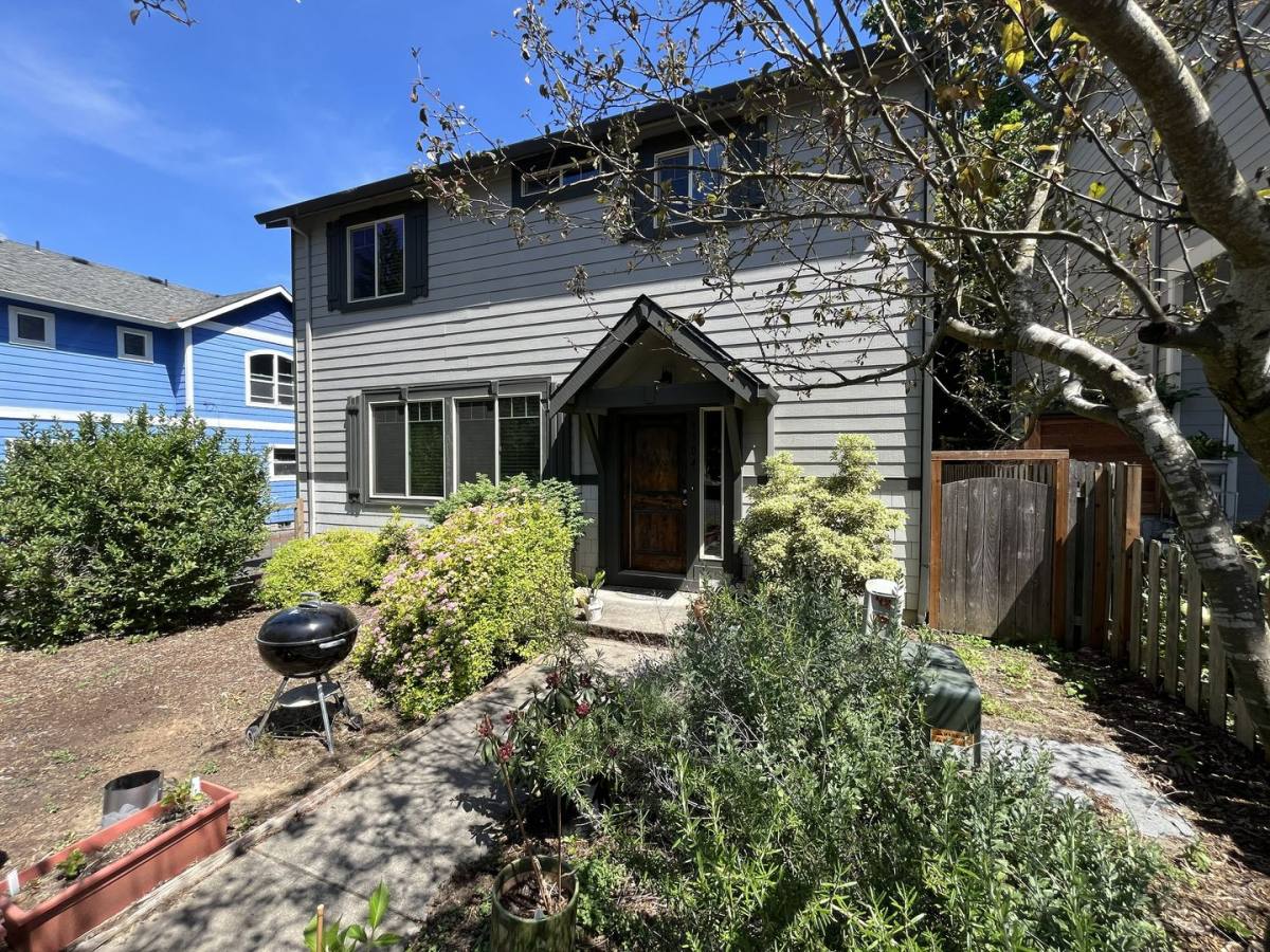 House for rent at 9304 N Macrum Ave, Portland, OR 97203